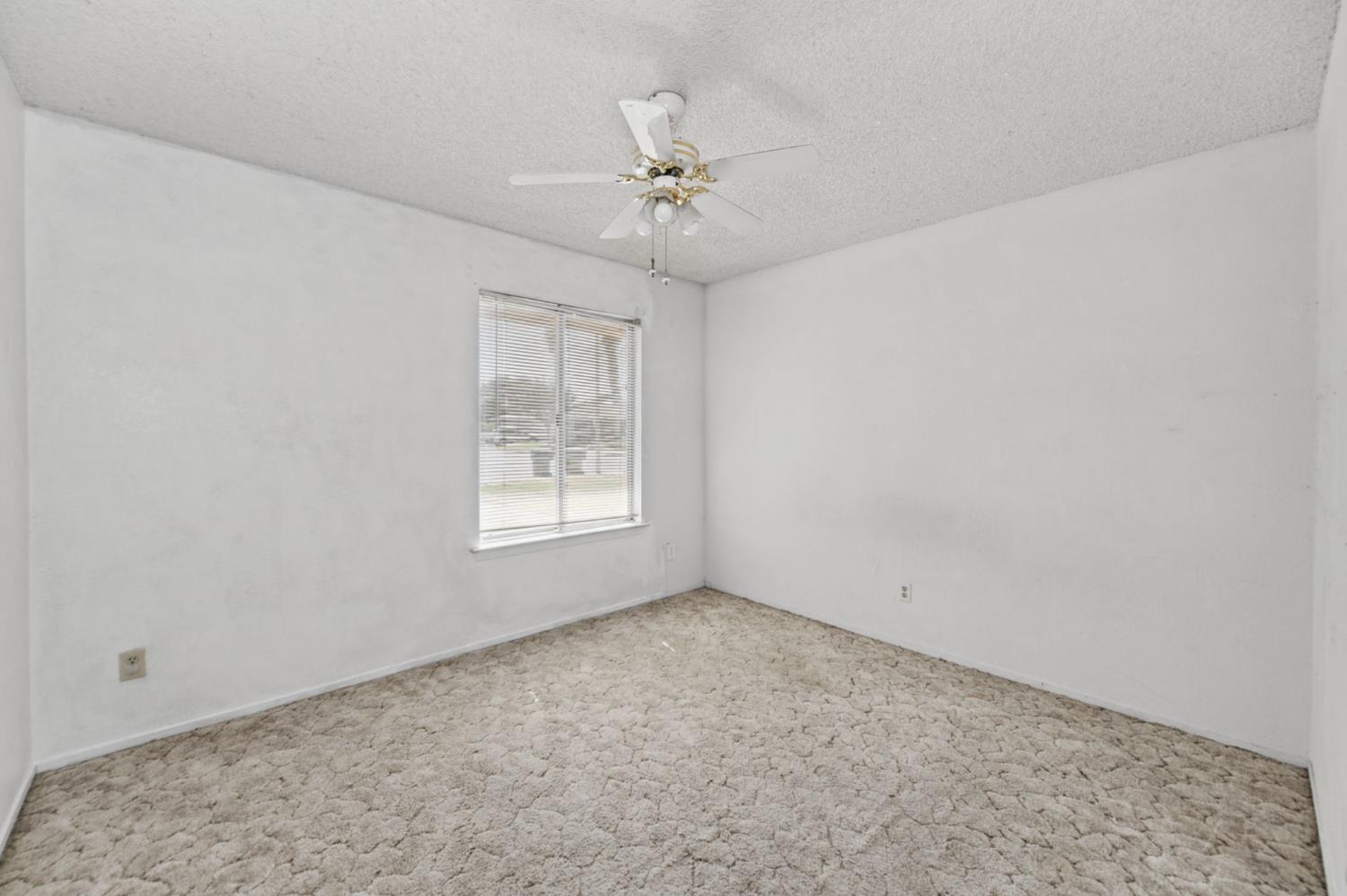 5162 W Indianapolis Ave, Fresno, CA 93722