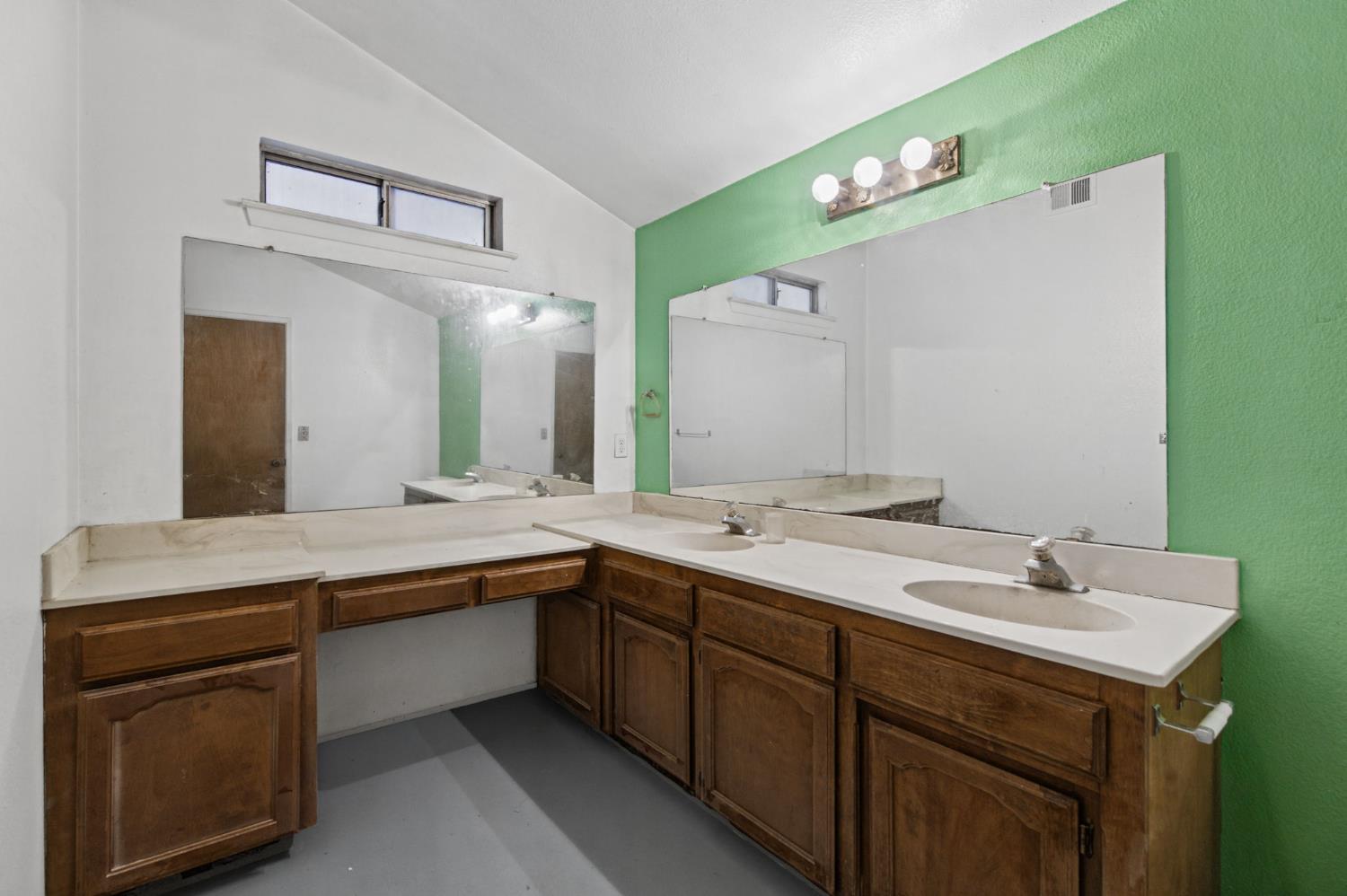5162 W Indianapolis Ave, Fresno, CA 93722