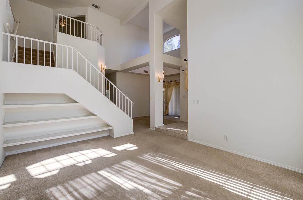 1264 E Le Parc Dr, Fresno, CA 93720