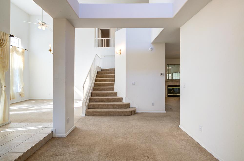 1264 E Le Parc Dr, Fresno, CA 93720