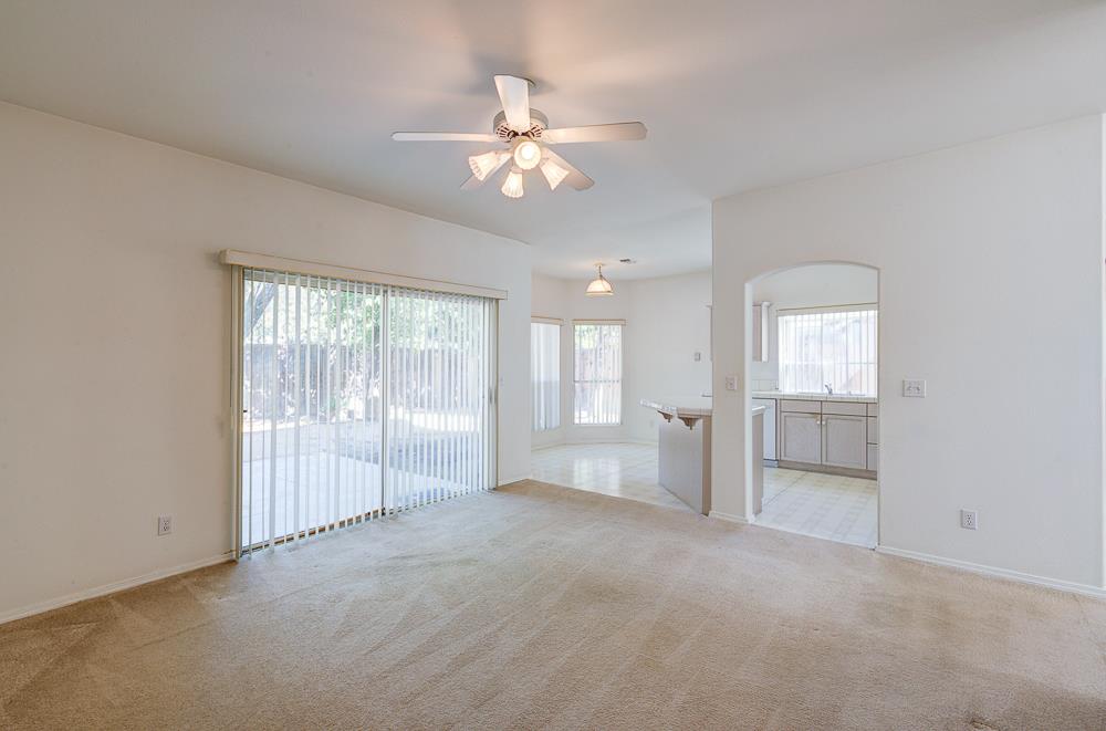 1264 E Le Parc Dr, Fresno, CA 93720
