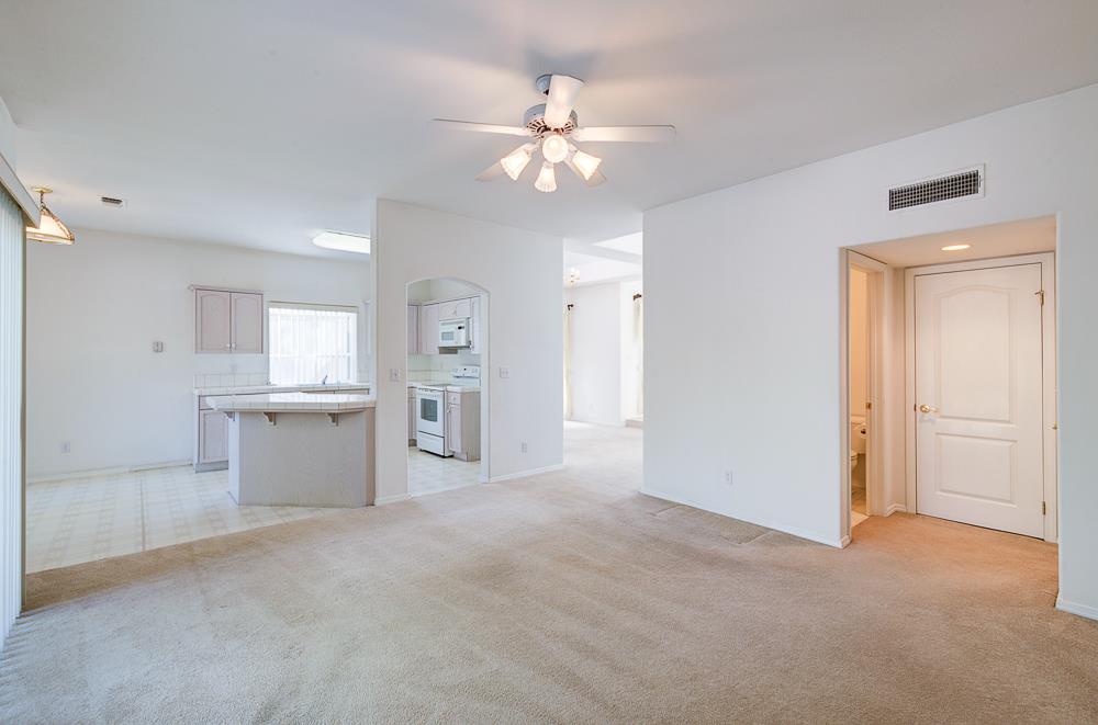 1264 E Le Parc Dr, Fresno, CA 93720
