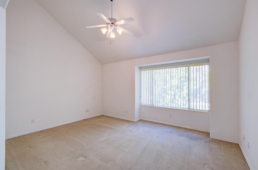 1264 E Le Parc Dr, Fresno, CA 93720