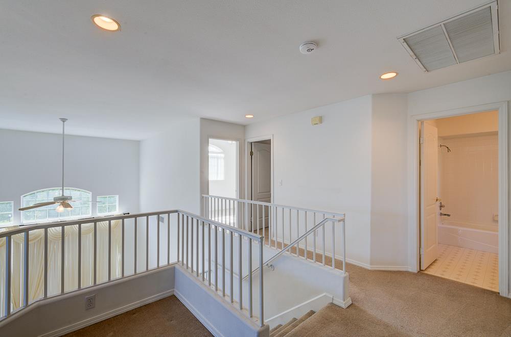 1264 E Le Parc Dr, Fresno, CA 93720