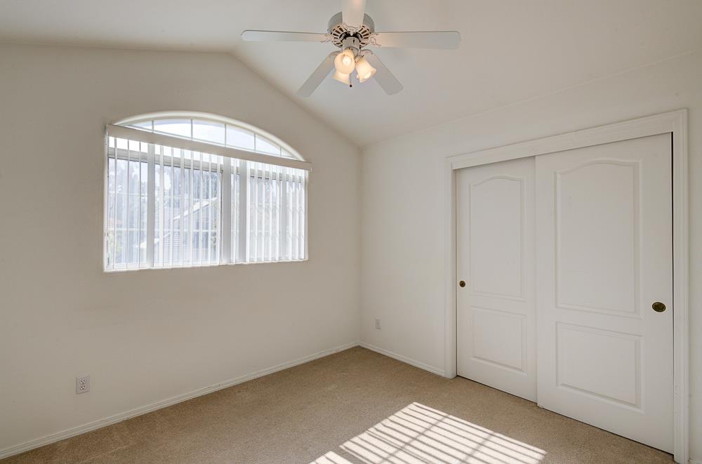1264 E Le Parc Dr, Fresno, CA 93720