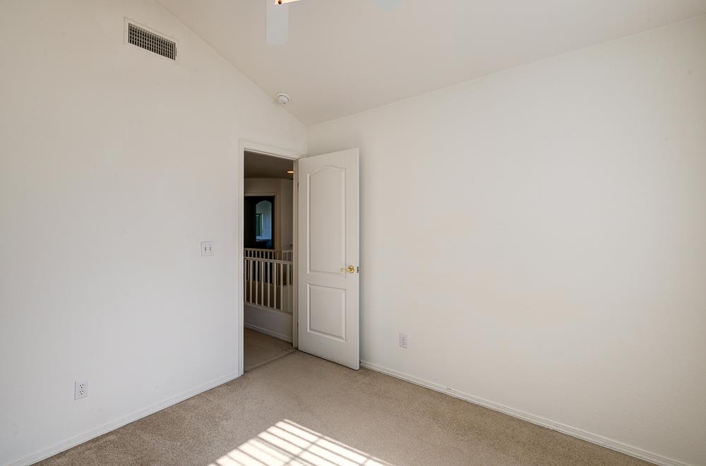 1264 E Le Parc Dr, Fresno, CA 93720
