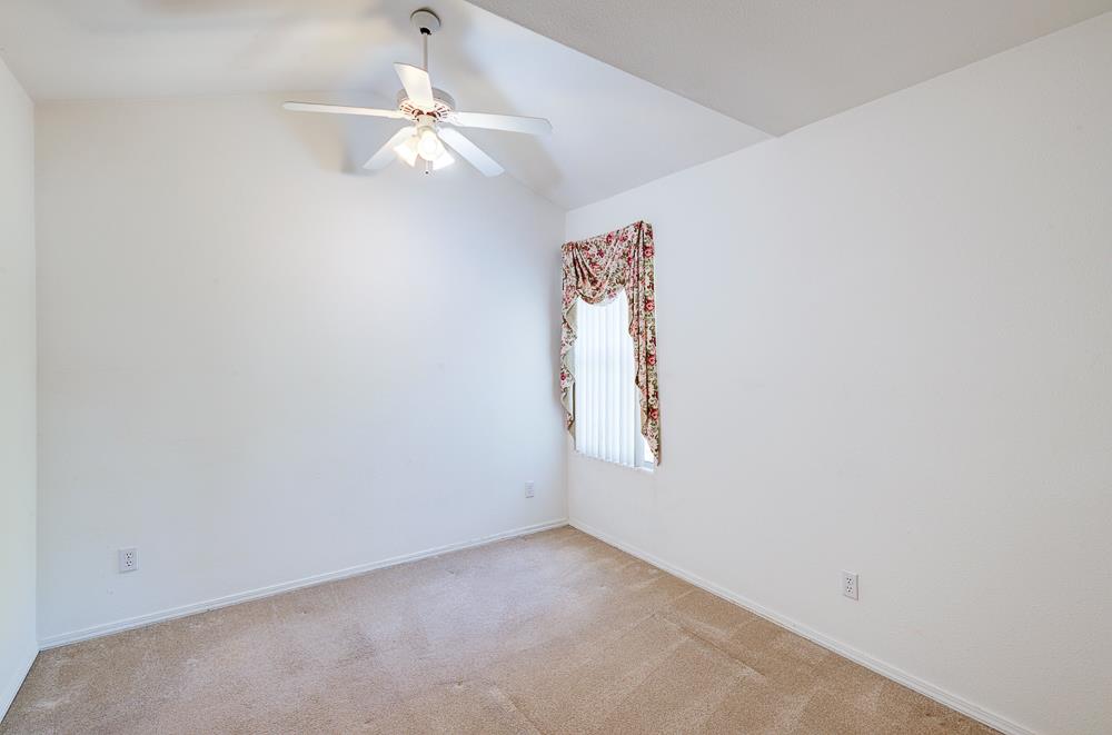 1264 E Le Parc Dr, Fresno, CA 93720