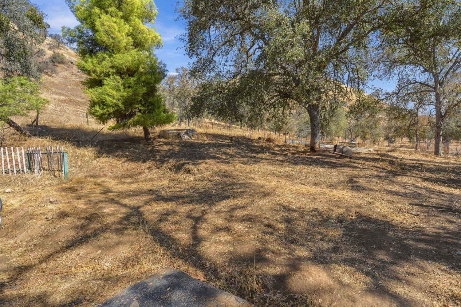 38152 Ruth Hill Rd, Yokuts Valley, CA 93675