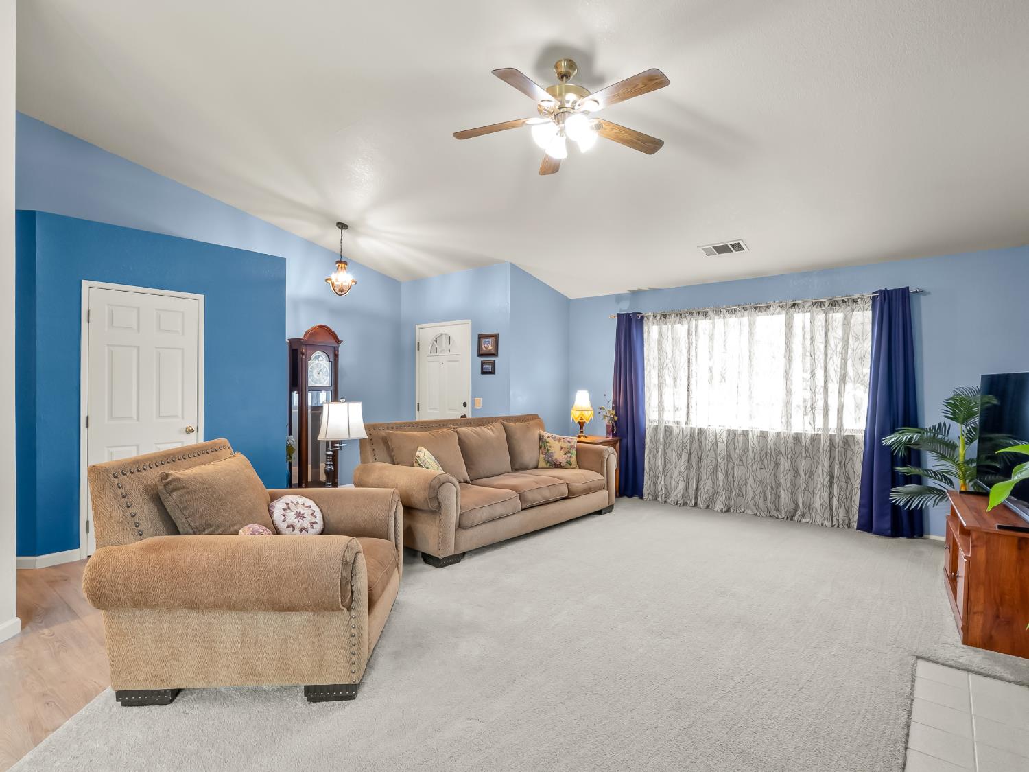1708 Echo Canyon Ave, Coalinga, CA 93210