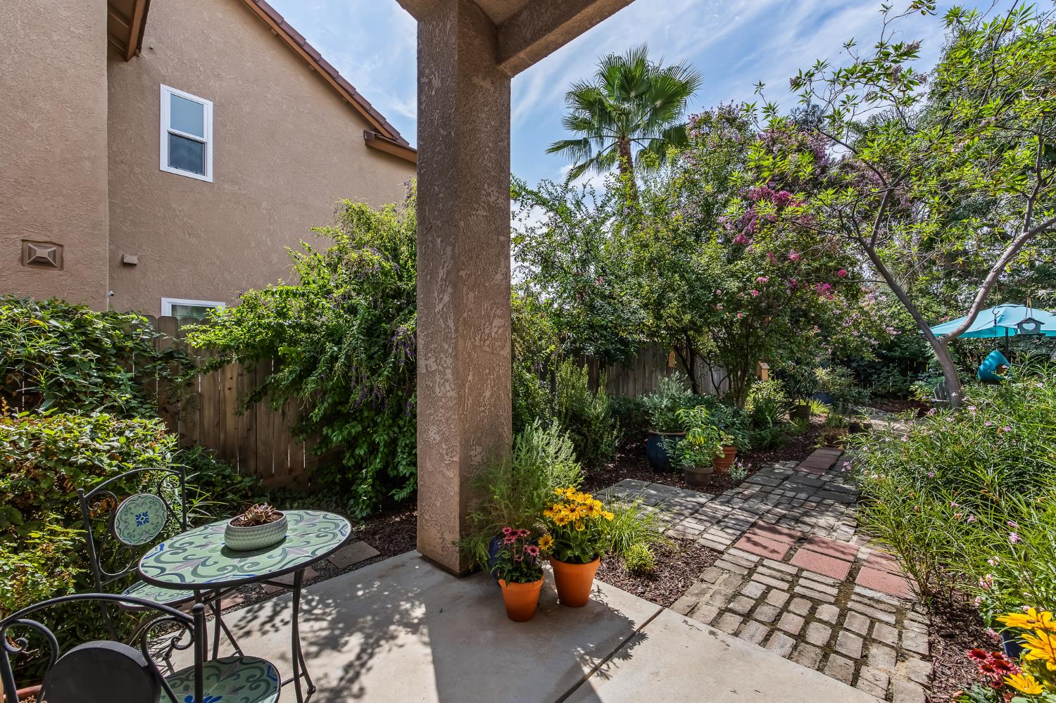 2955 E Pryor Dr, Fresno, CA 93720