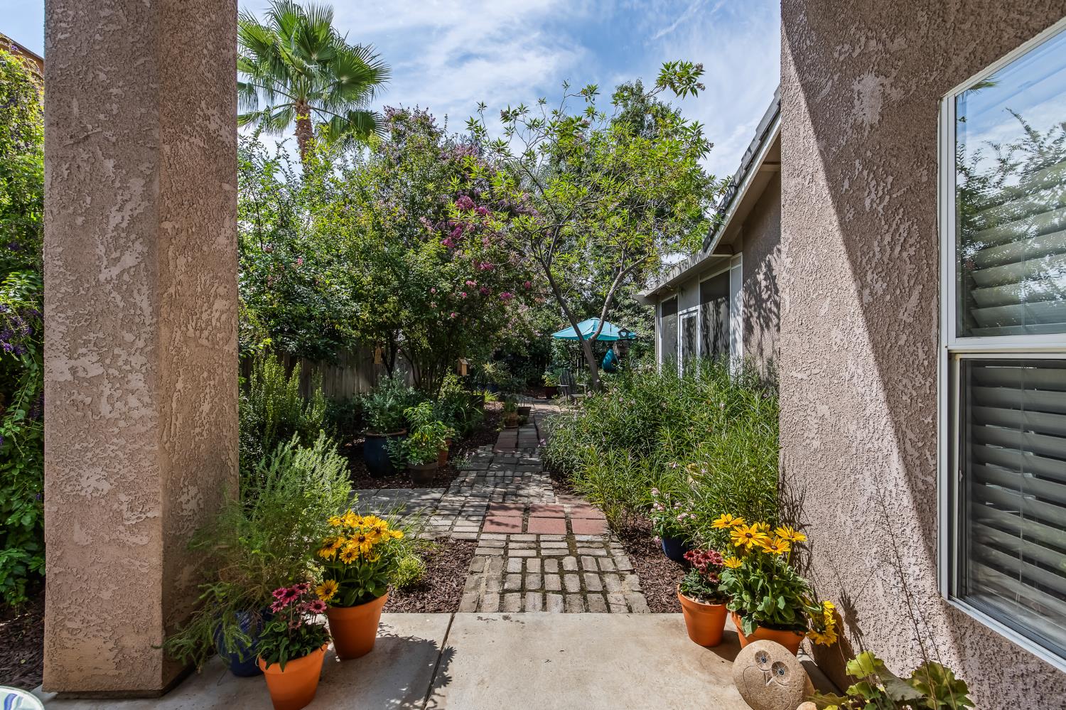 2955 E Pryor Dr, Fresno, CA 93720