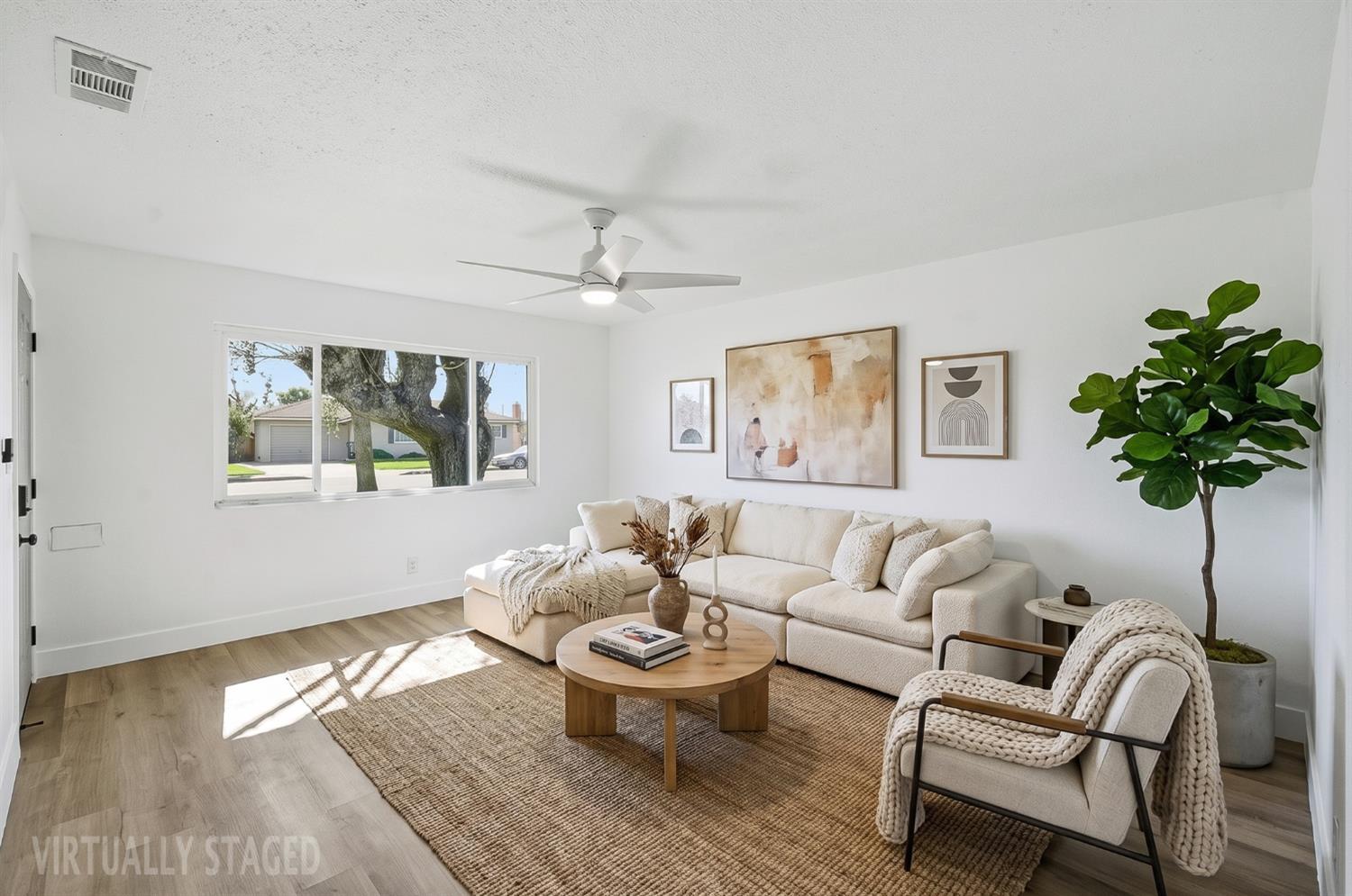 821 W Fairmont Ave, Clovis, CA 93612