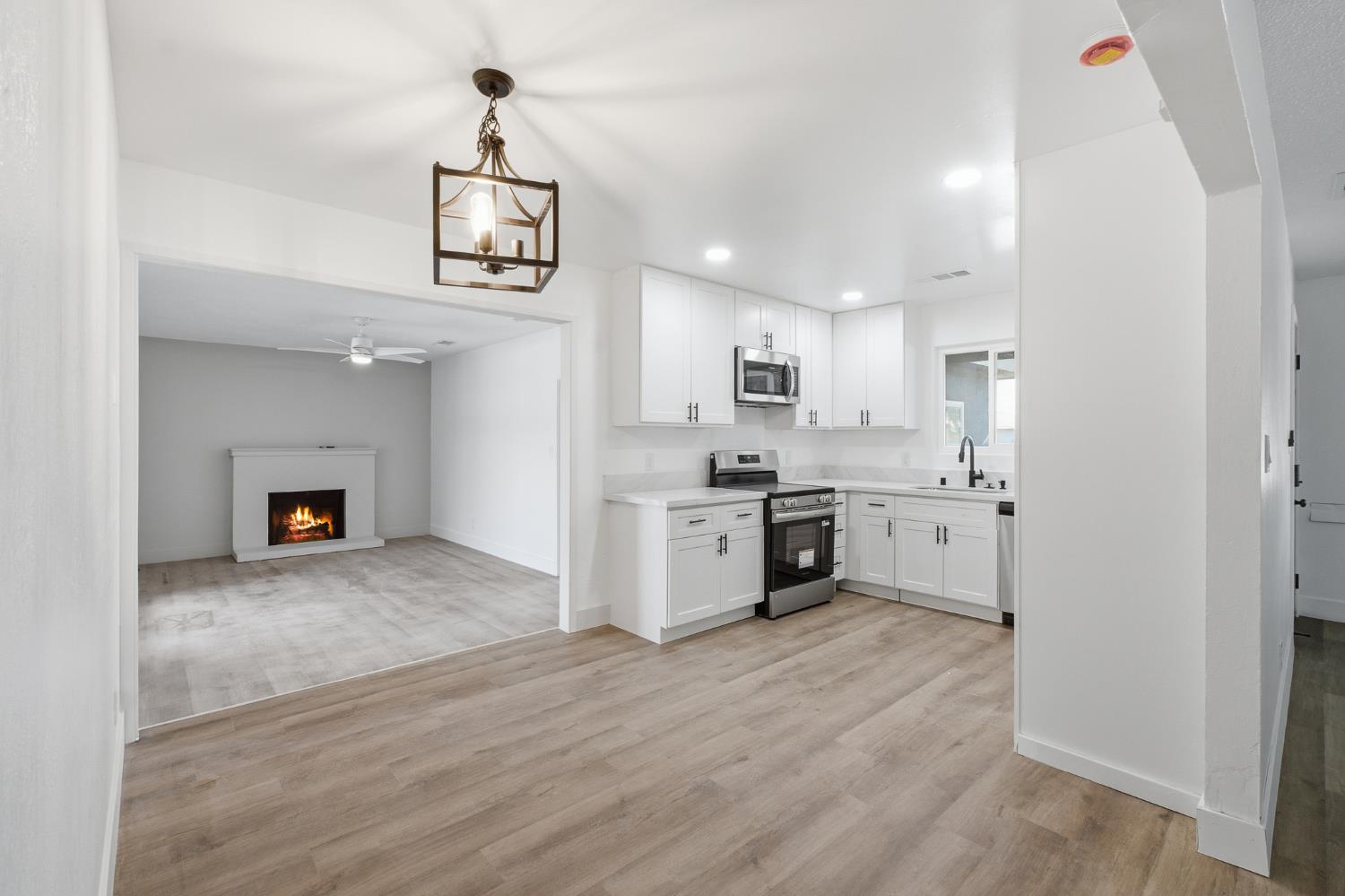 821 W Fairmont Ave, Clovis, CA 93612