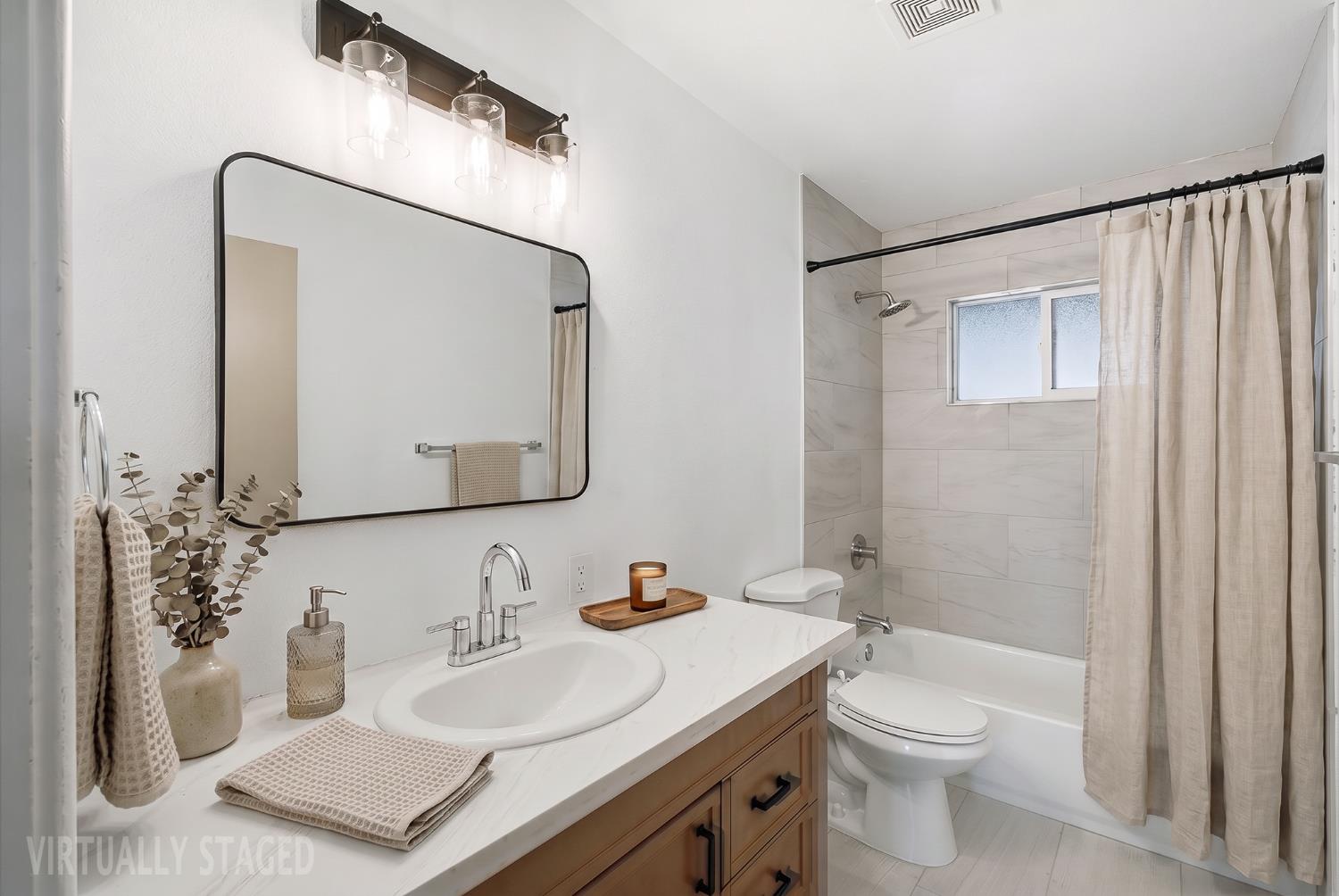 821 W Fairmont Ave, Clovis, CA 93612