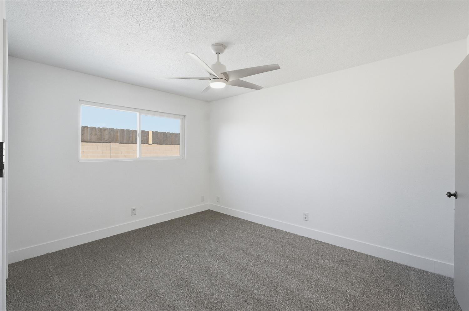 821 W Fairmont Ave, Clovis, CA 93612