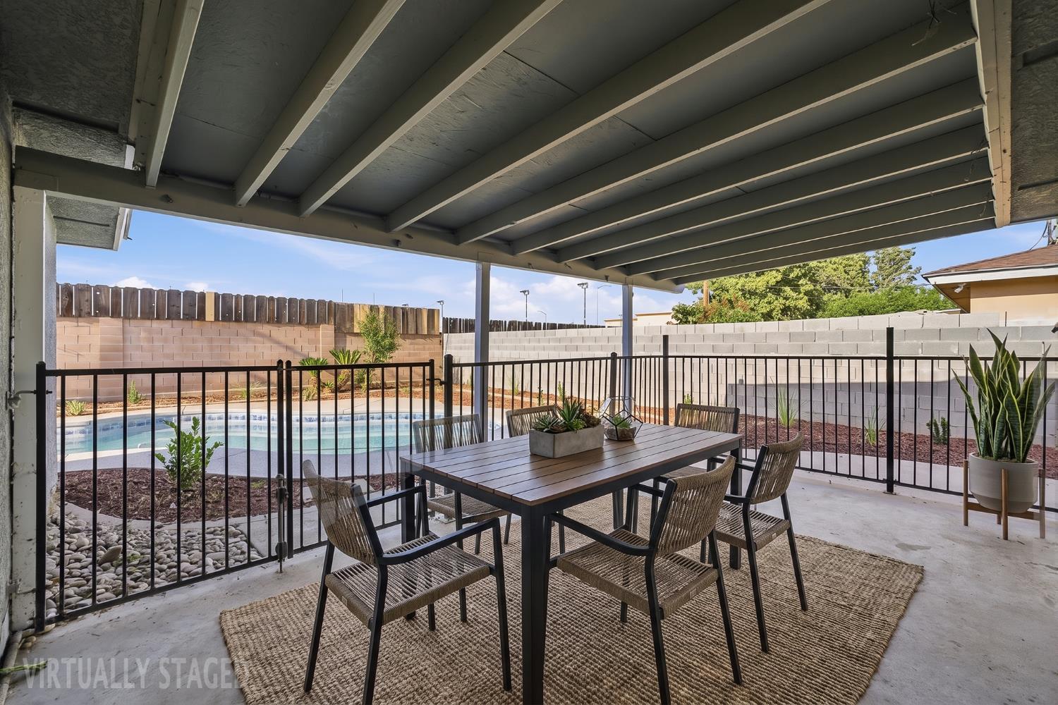 821 W Fairmont Ave, Clovis, CA 93612
