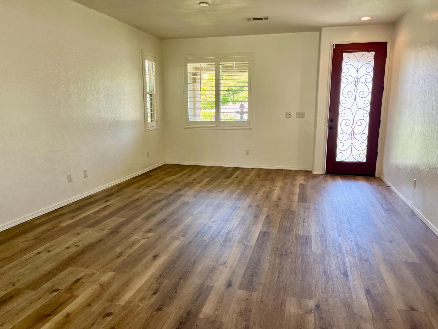 2392 S Playa, Fresno, CA 93727