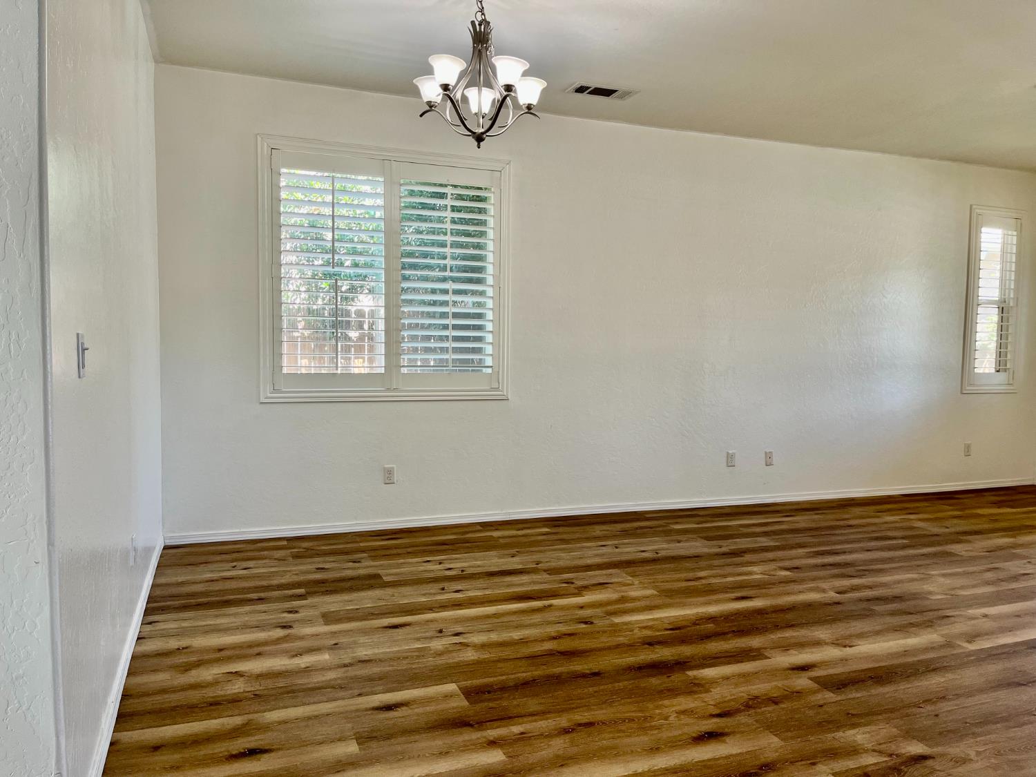 2392 S Playa, Fresno, CA 93727