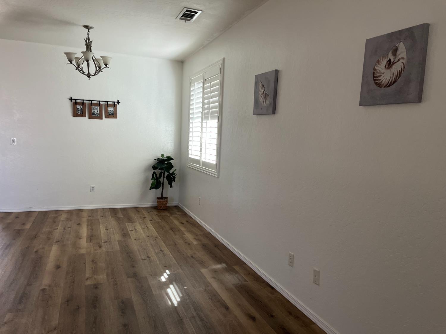 2392 S Playa, Fresno, CA 93727