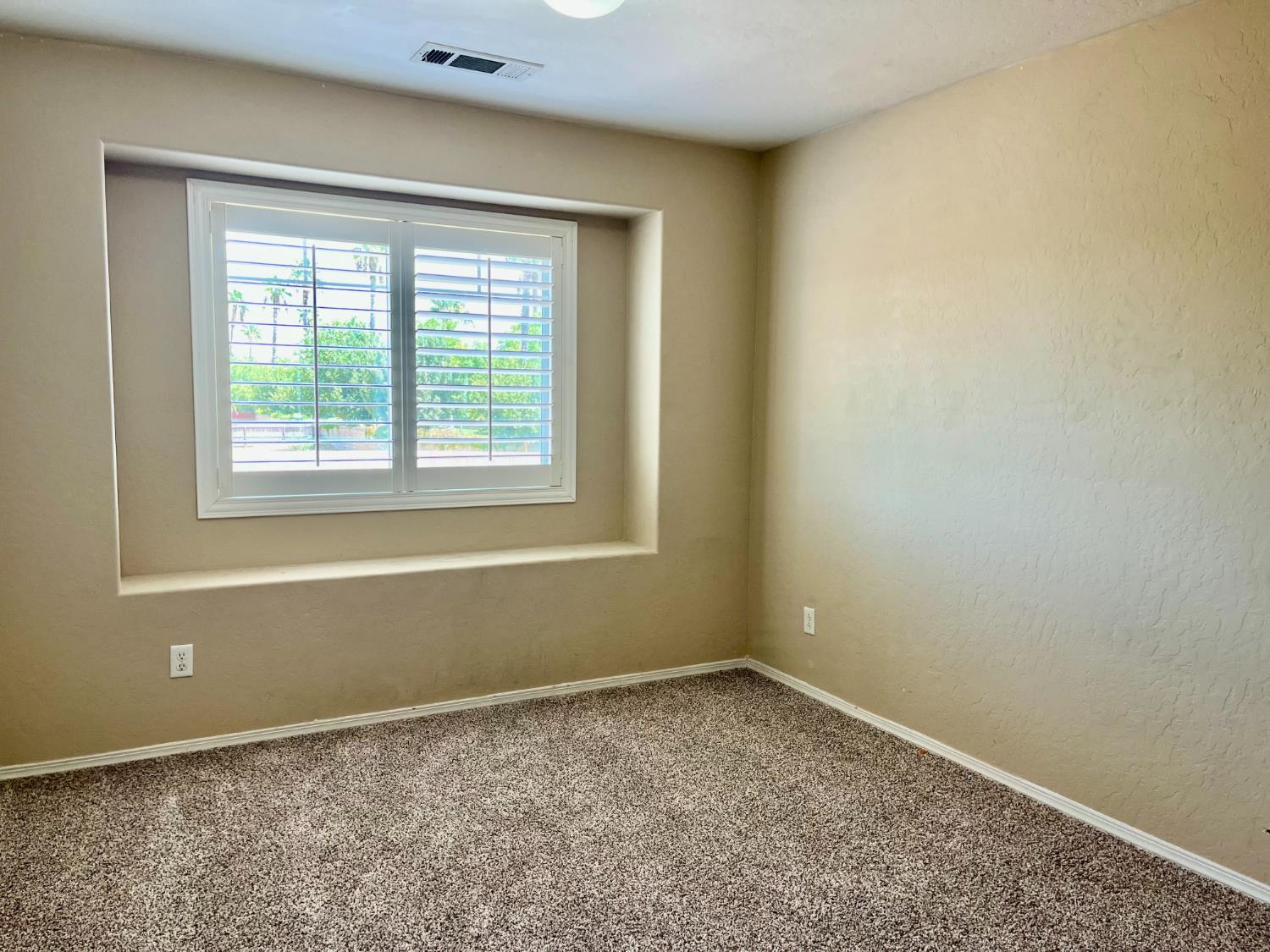 2392 S Playa, Fresno, CA 93727