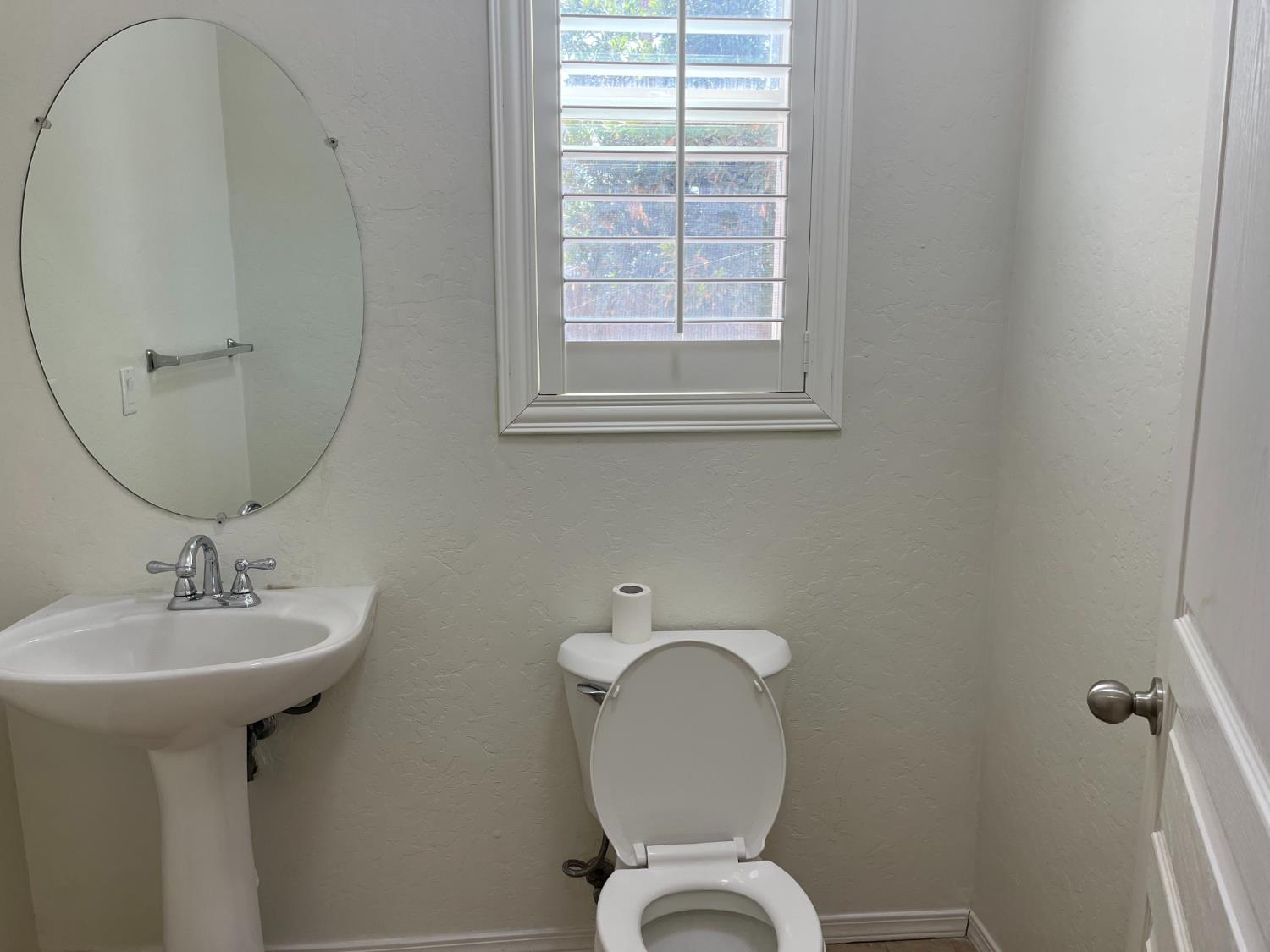 2392 S Playa, Fresno, CA 93727