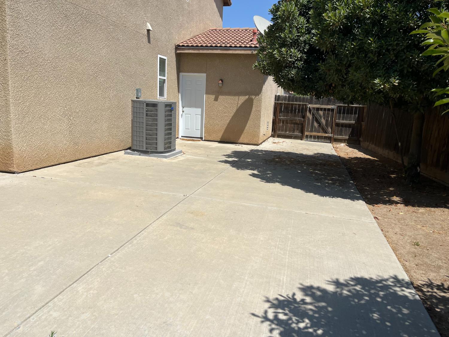 2392 S Playa, Fresno, CA 93727