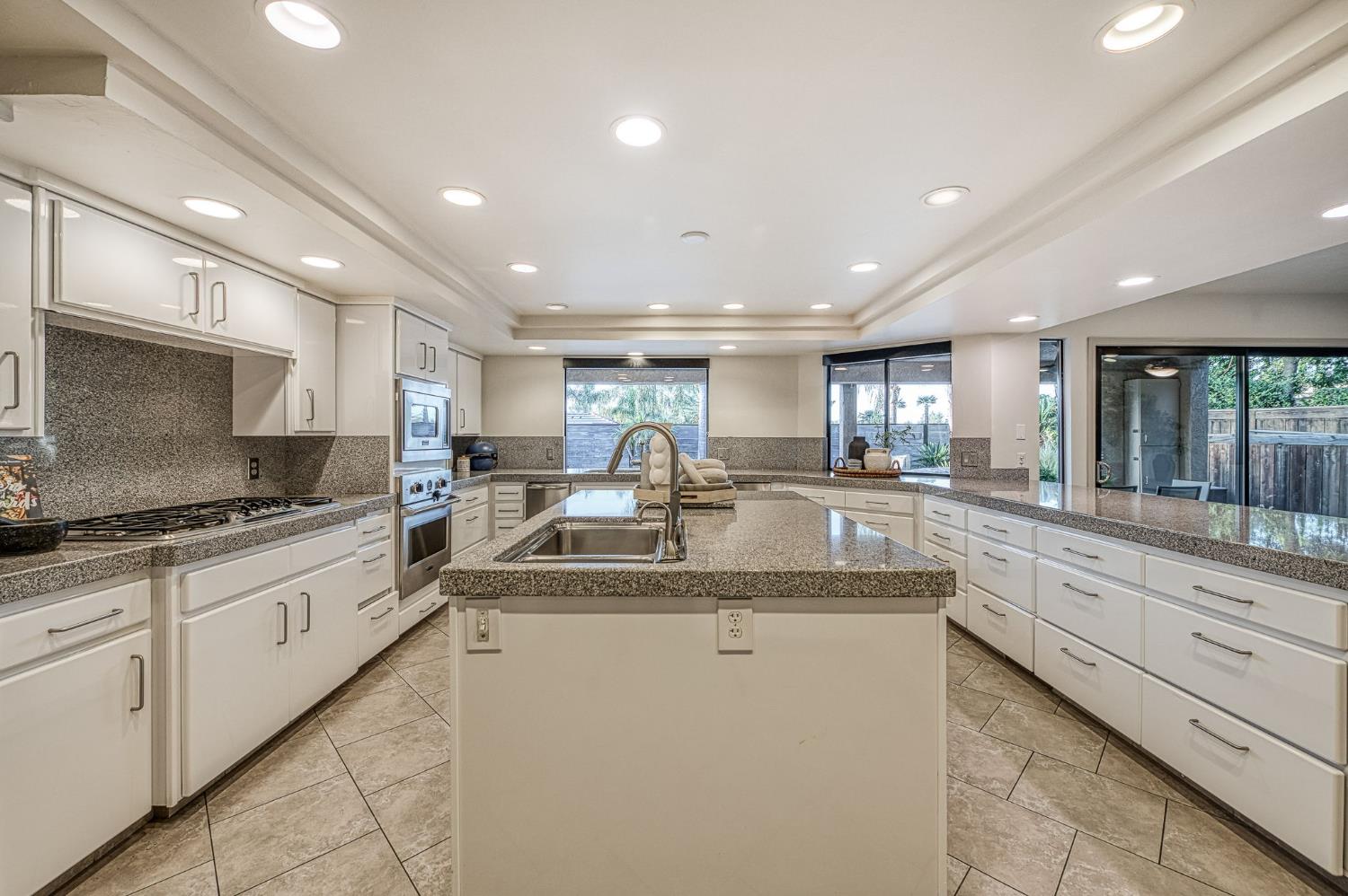 2788 W Bluff Ave, Fresno, CA 93711