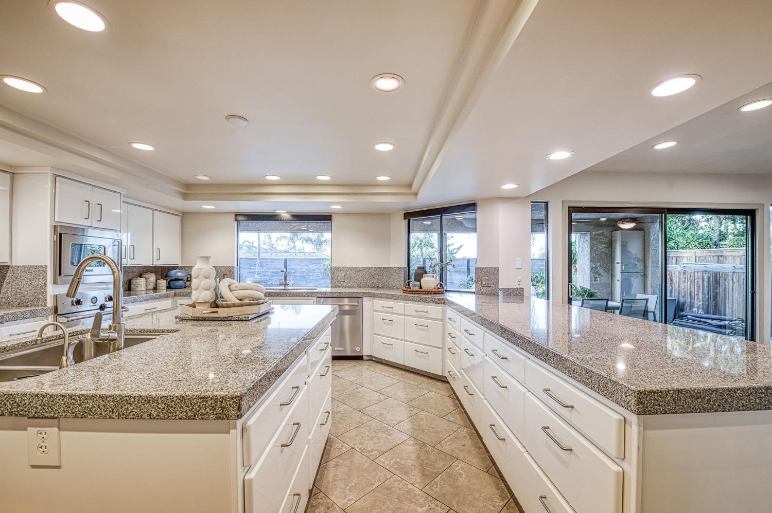 2788 W Bluff Ave, Fresno, CA 93711