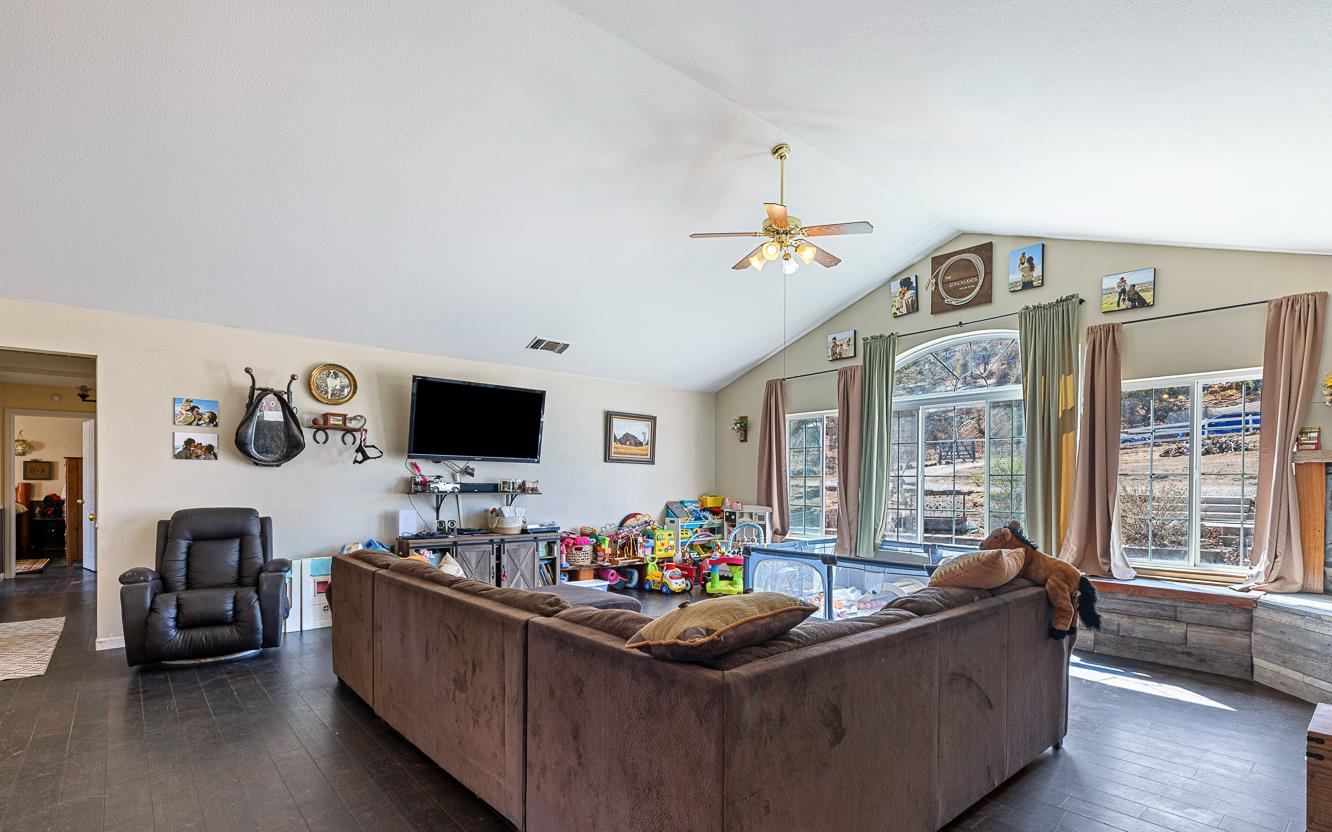28354 Burrough Valley Rd, Tollhouse, CA 93667