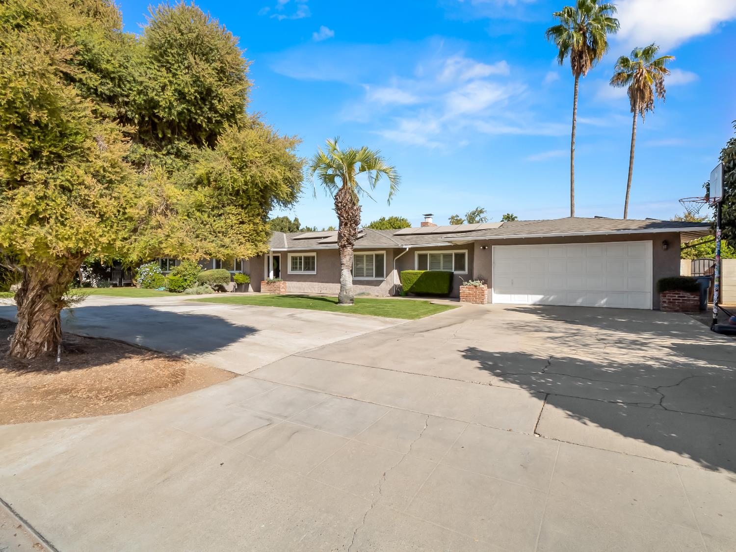 5264 N Fruit Ave, Fresno, CA 93711