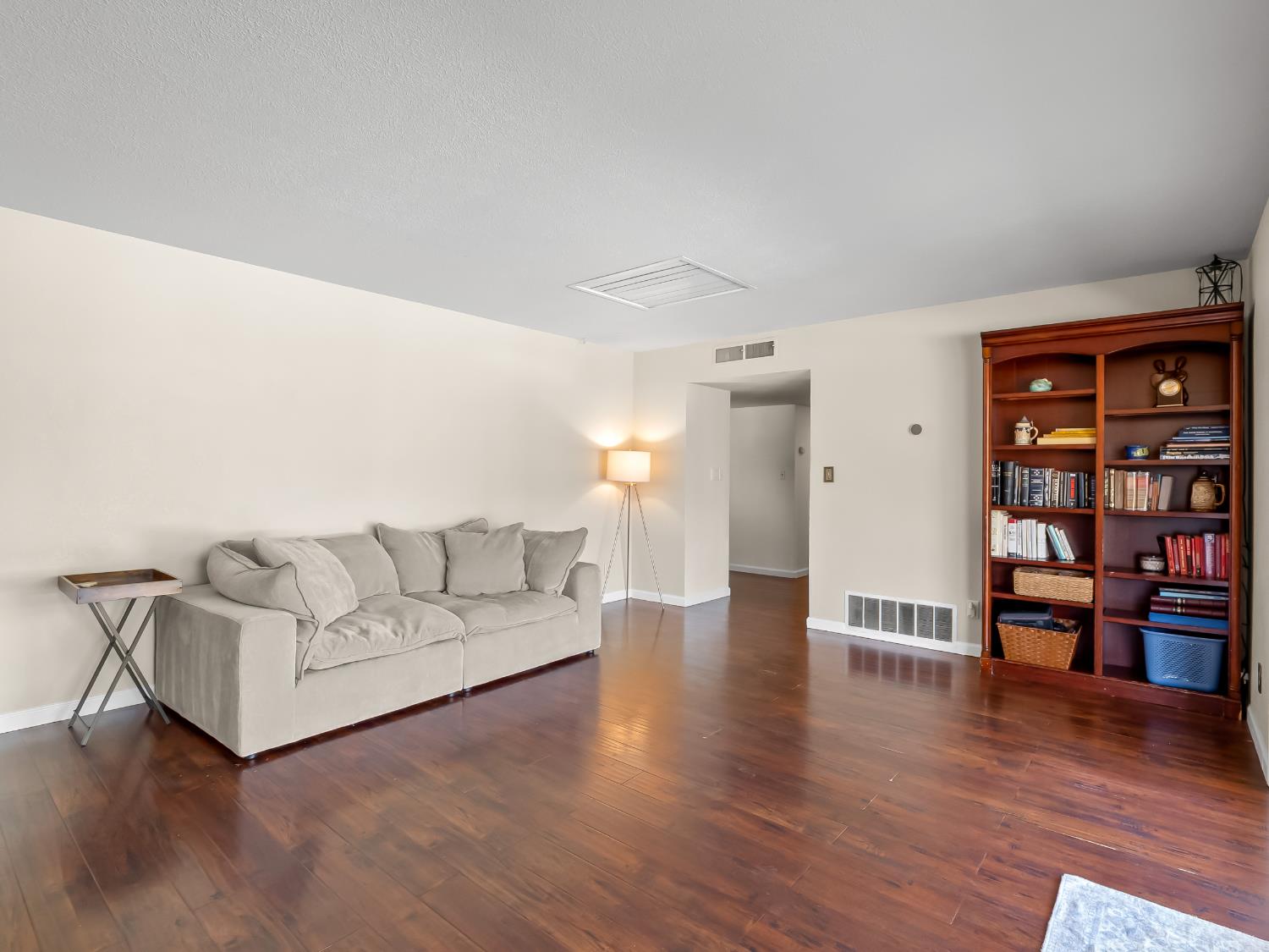 5264 N Fruit Ave, Fresno, CA 93711