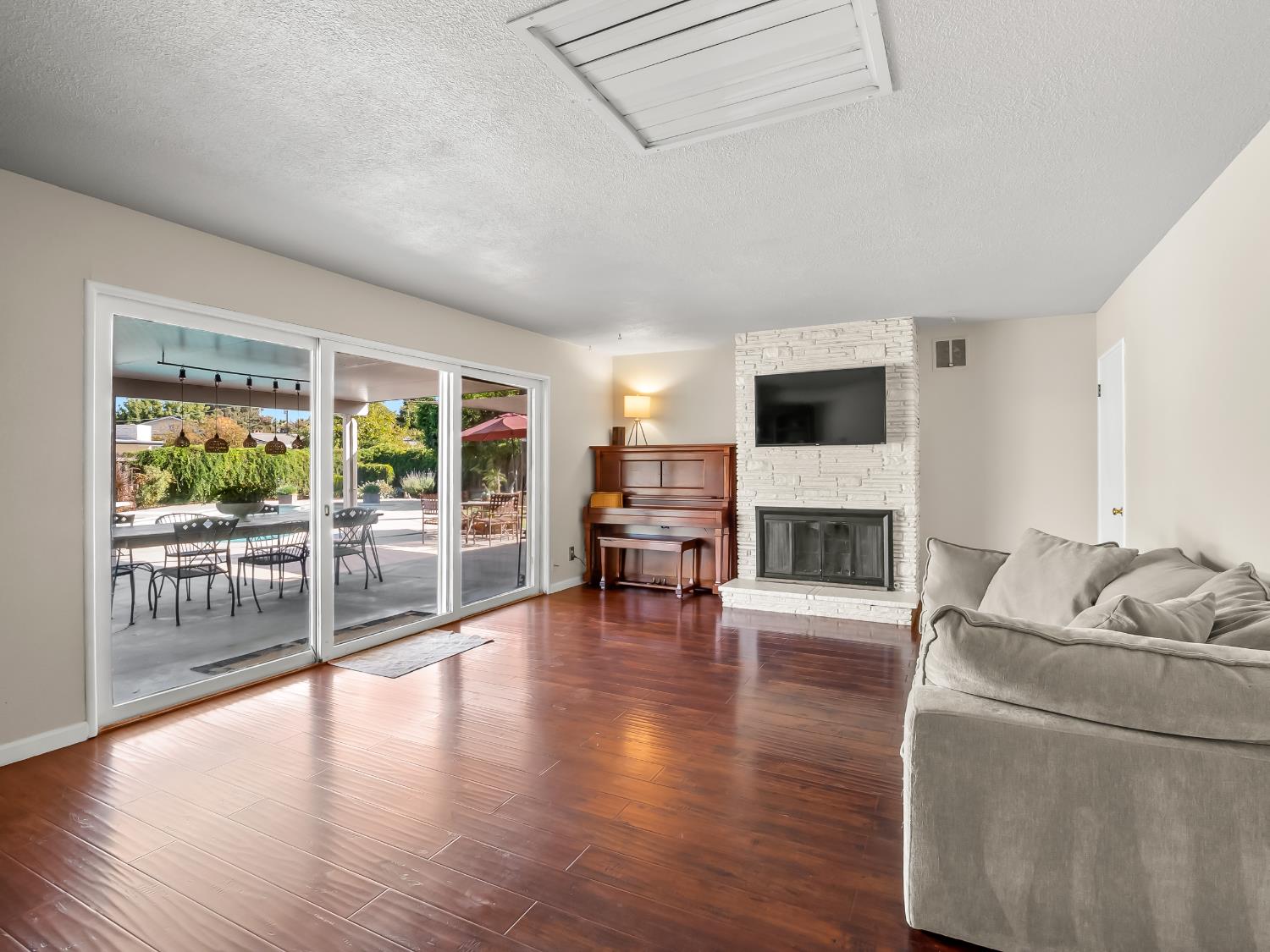 5264 N Fruit Ave, Fresno, CA 93711