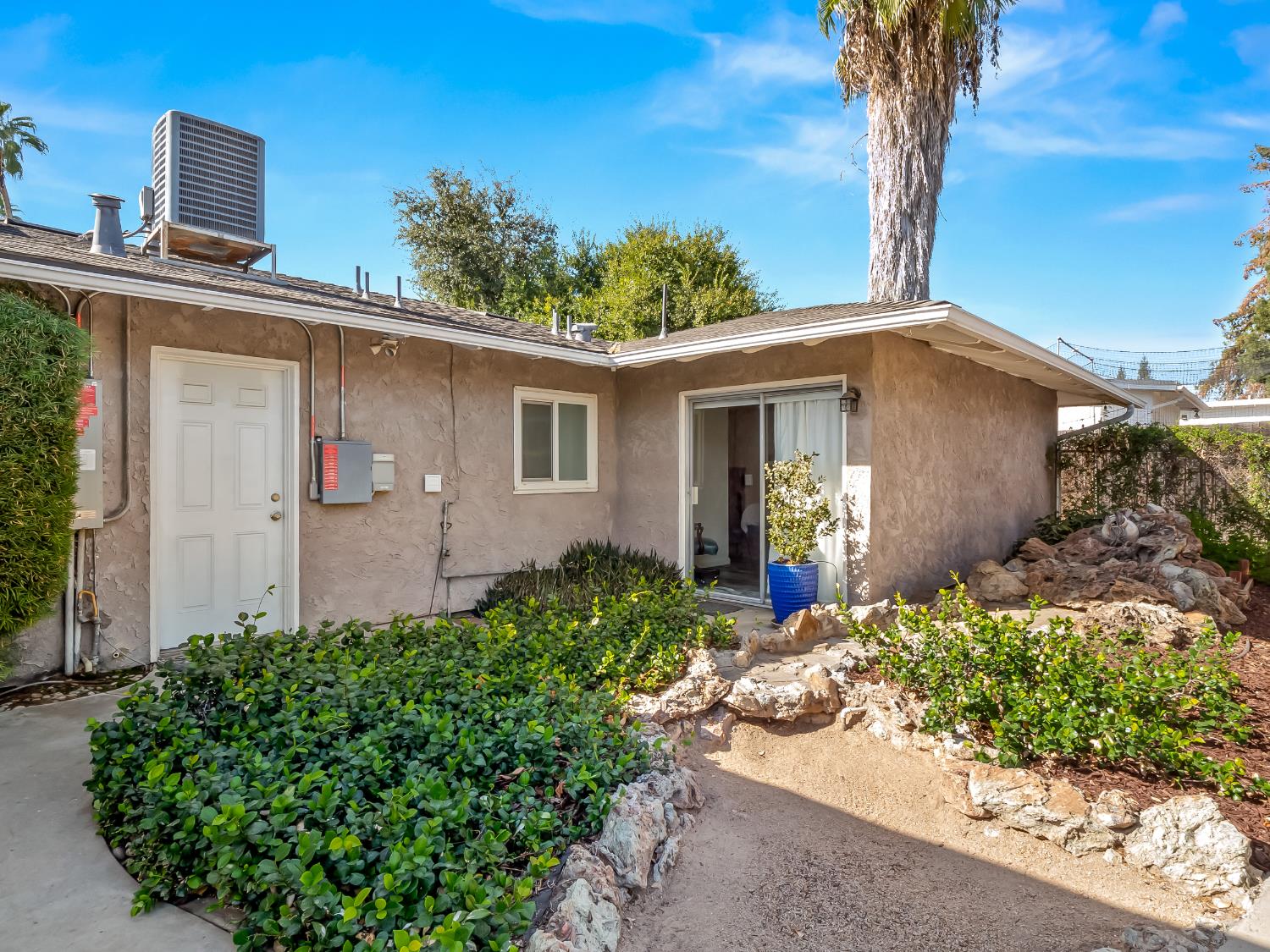 5264 N Fruit Ave, Fresno, CA 93711