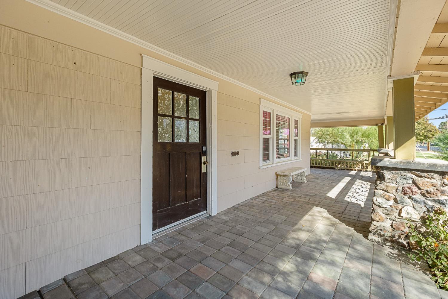 496 E Putnam, Porterville, CA 93257