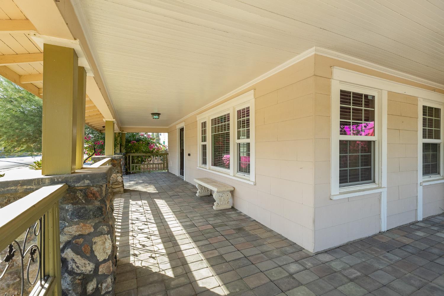 496 E Putnam, Porterville, CA 93257