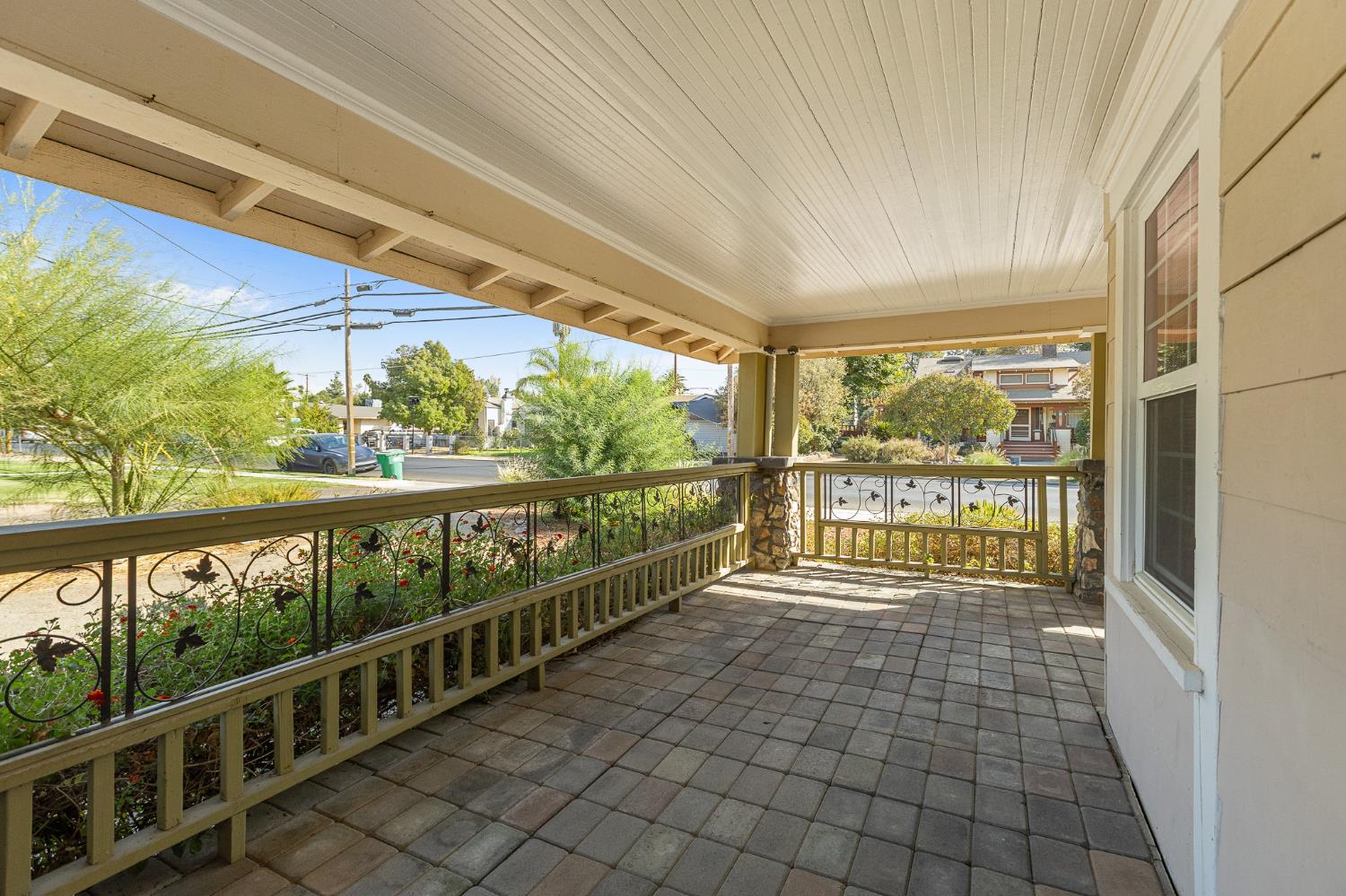 496 E Putnam, Porterville, CA 93257