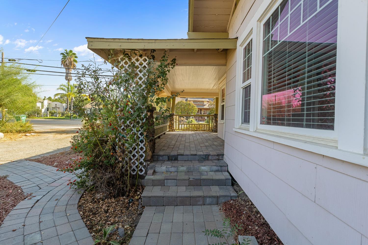 496 E Putnam, Porterville, CA 93257