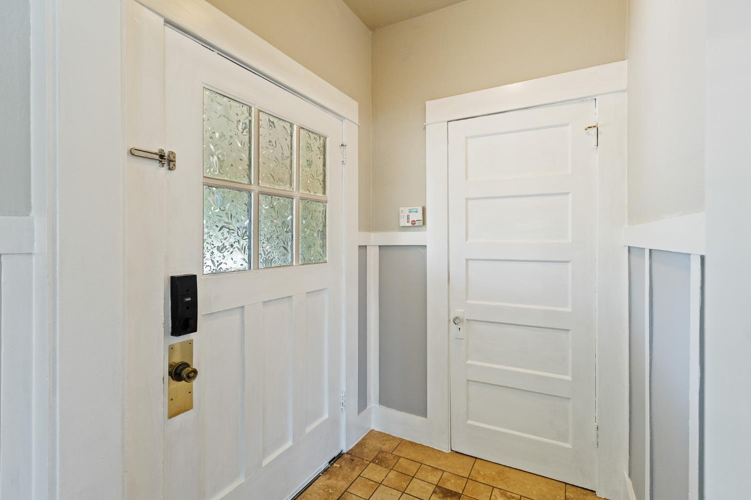 496 E Putnam, Porterville, CA 93257
