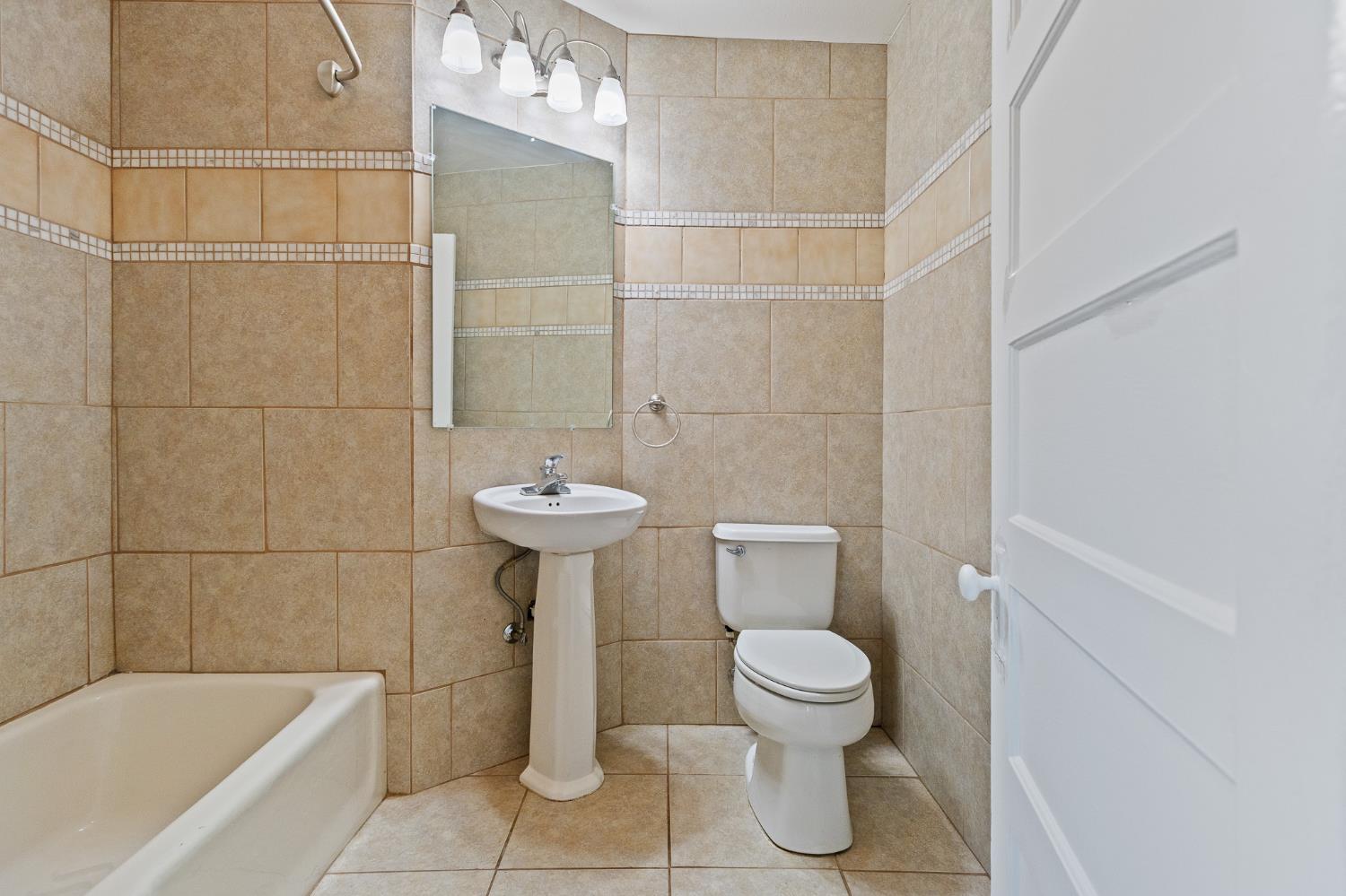 496 E Putnam, Porterville, CA 93257