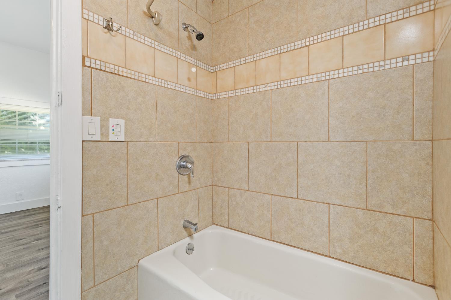 496 E Putnam, Porterville, CA 93257