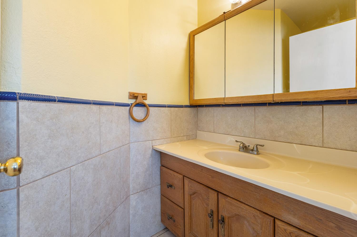 496 E Putnam, Porterville, CA 93257