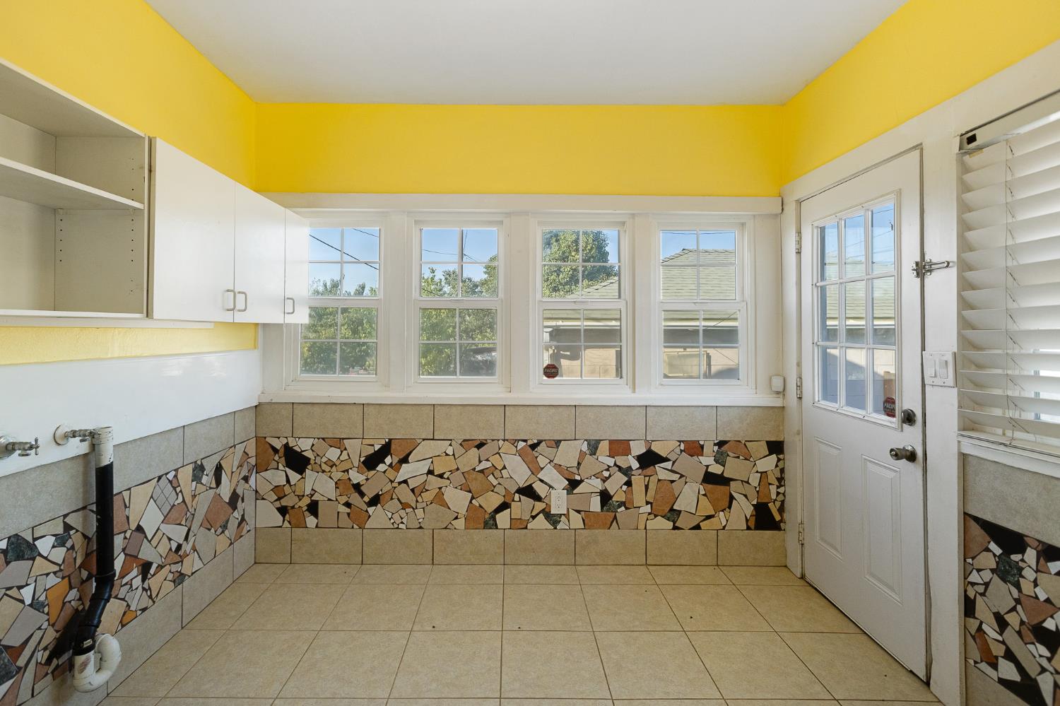 496 E Putnam, Porterville, CA 93257