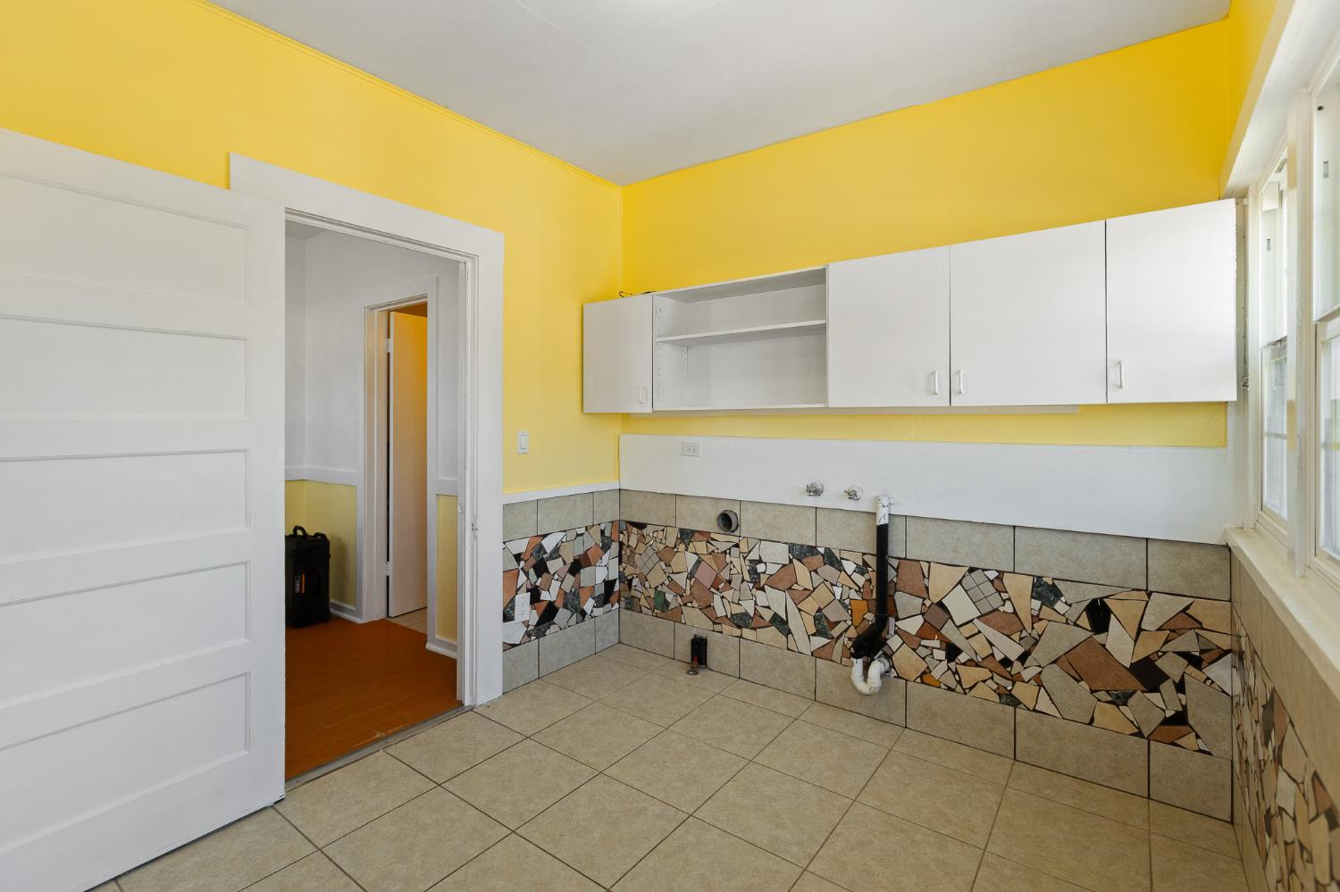496 E Putnam, Porterville, CA 93257
