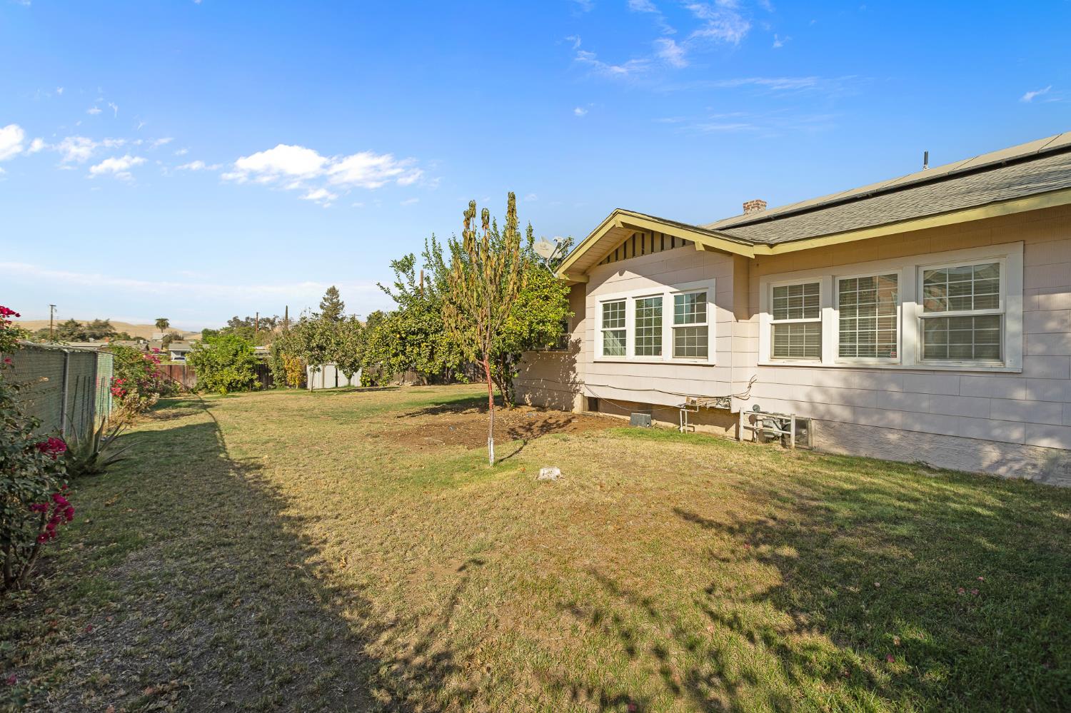496 E Putnam, Porterville, CA 93257
