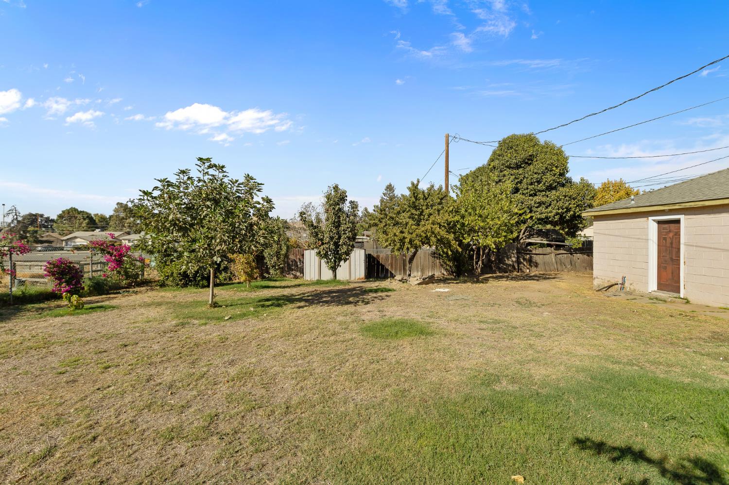 496 E Putnam, Porterville, CA 93257