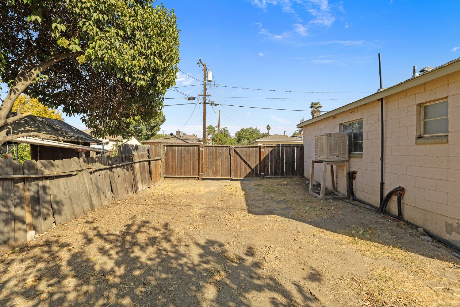 496 E Putnam, Porterville, CA 93257