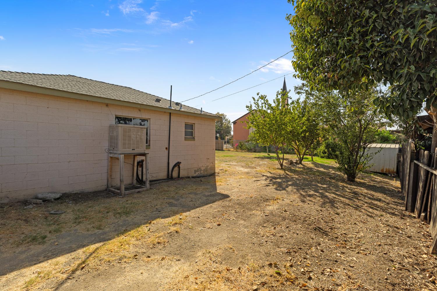 496 E Putnam, Porterville, CA 93257