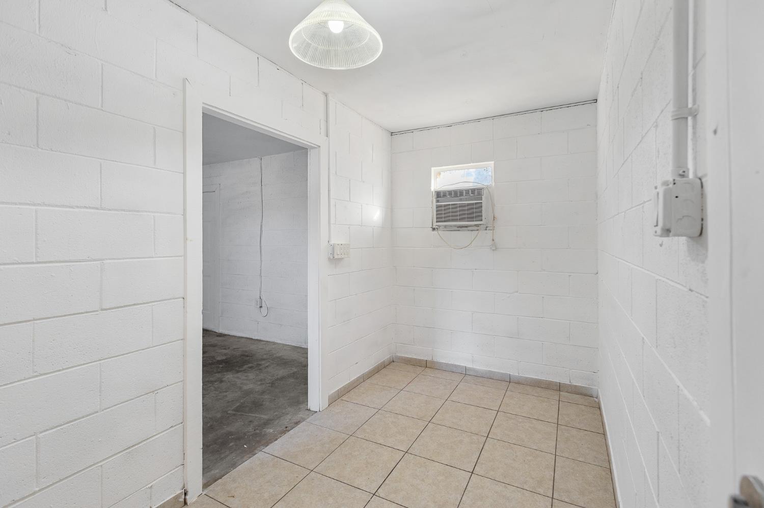 496 E Putnam, Porterville, CA 93257