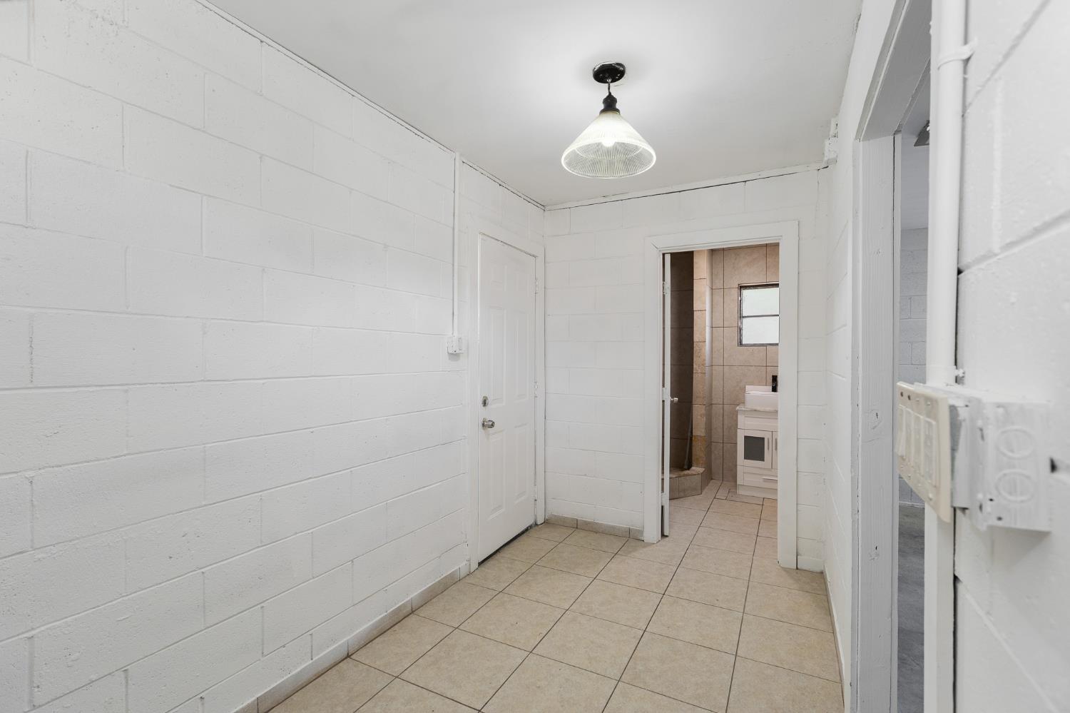 496 E Putnam, Porterville, CA 93257