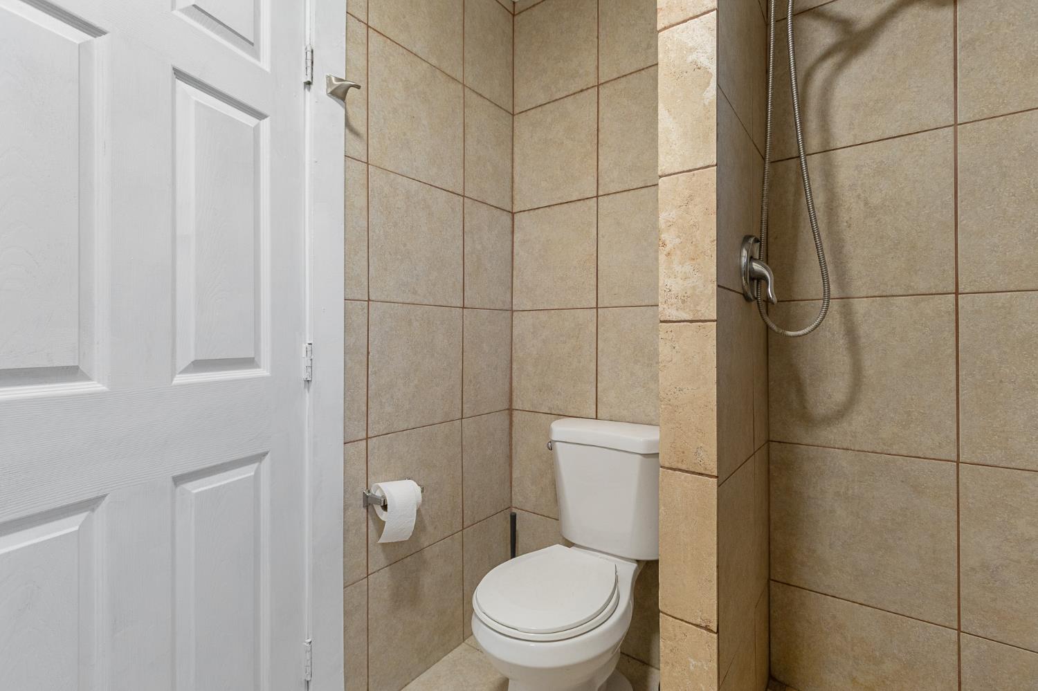 496 E Putnam, Porterville, CA 93257